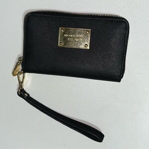 Michael Kors wristlet wallet